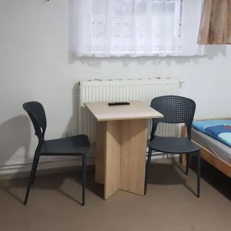 Pokoje ホームステイ